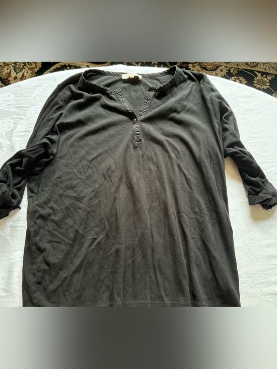 Jones New York Tops - Jone New York Black 3/4 sleeve cotton top with gold button accents
